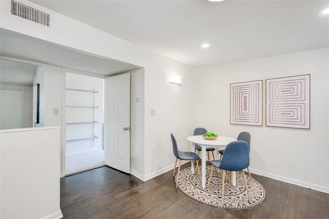 Building Photo - 7709 Woodrow Ave