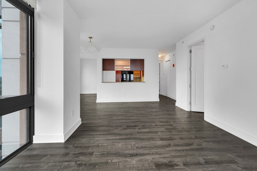 Building Photo - 175 Huguenot St