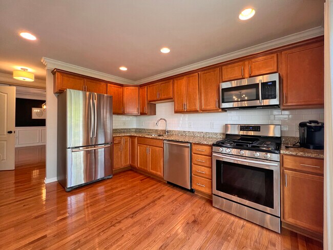 Building Photo - 4170 Bunker Hill Dr N