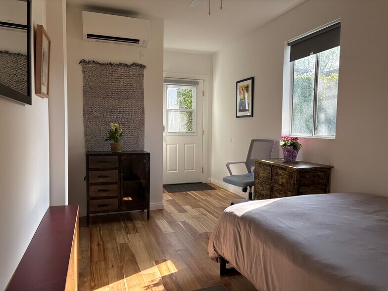 Building Photo - 3139 Veteran Ave