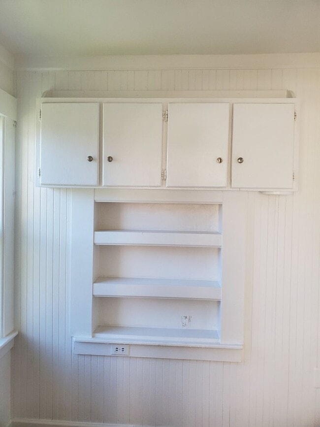 Building Photo - Downtown Charmer