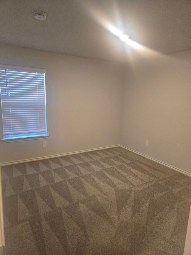 Building Photo - PROCE DROP - MOVE IN SPECIAL - Northwest ISD - Commuter Friendly