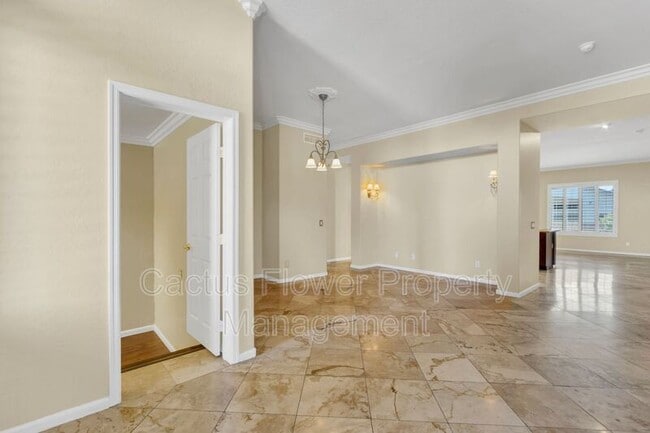 Building Photo - 1811 W Maplewood Pl