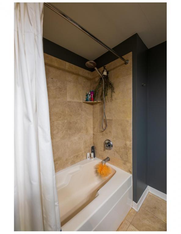 Building Photo - 909 W Washington Blvd