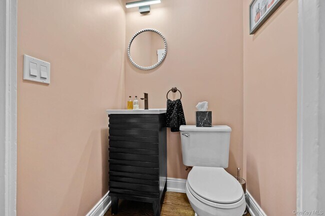 Building Photo - 16 Lyons Pl