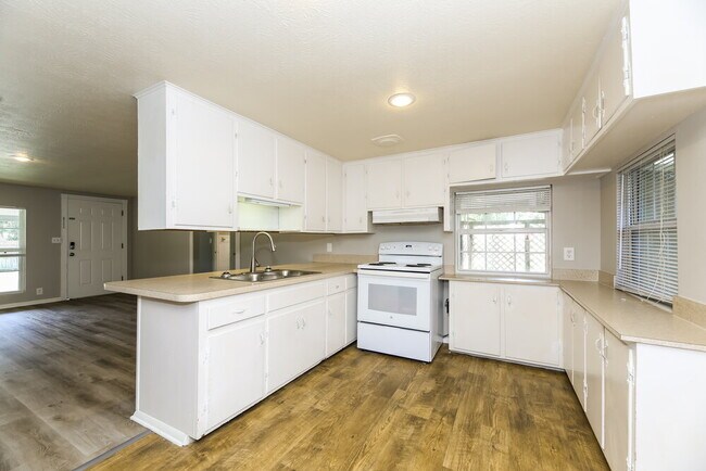 Building Photo - 1845 Co Rd 209B