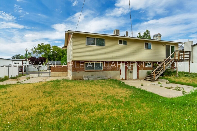 Building Photo - 262 1165 N