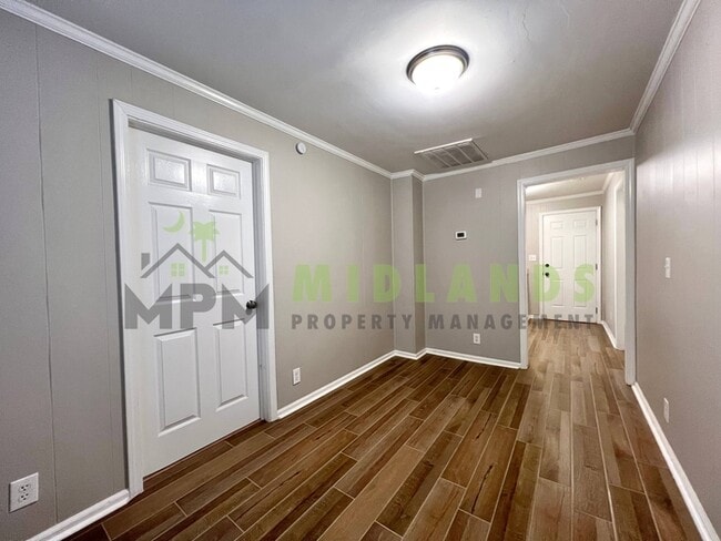 Building Photo - 610 W Hampton Ave