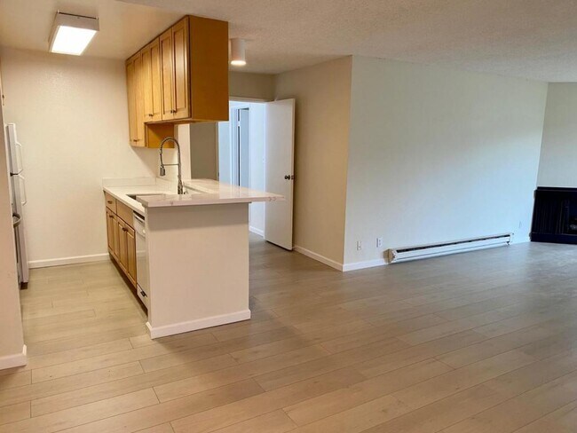 Building Photo - 373 Half Moon Ln