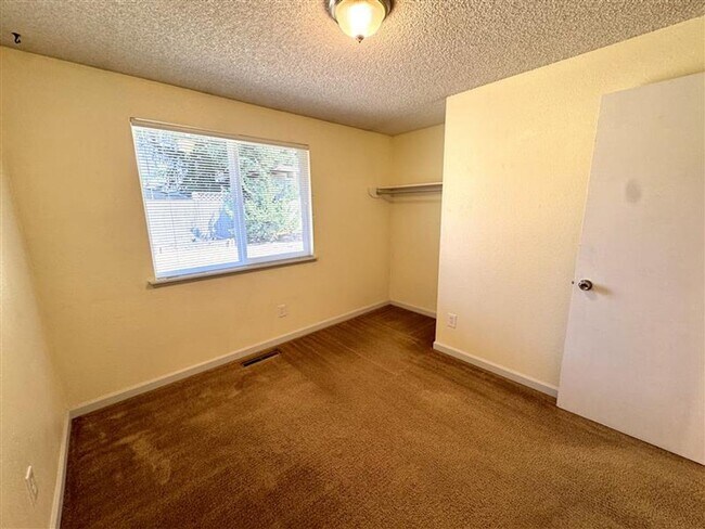 Building Photo - Spacious 3-Bedroom Home with Large Deck