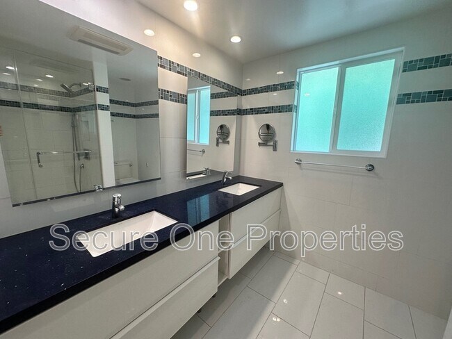 Building Photo - 4654 Galendo St