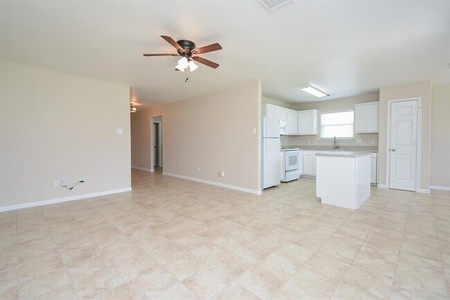 Building Photo - 29031 Rio Grande River Dr