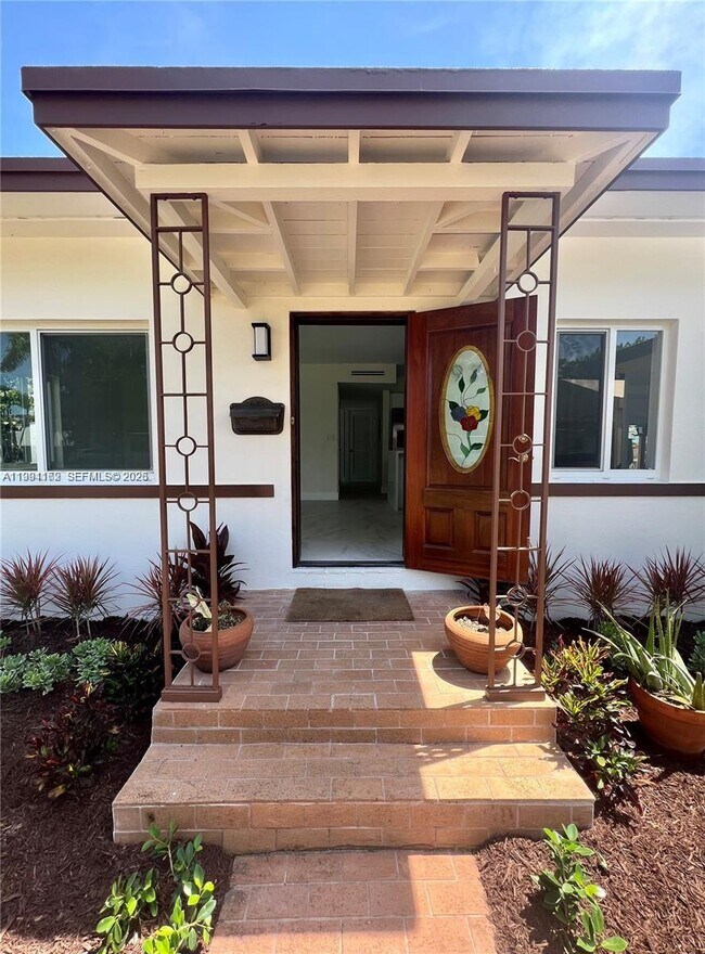 Building Photo - 5970 SW 46th St