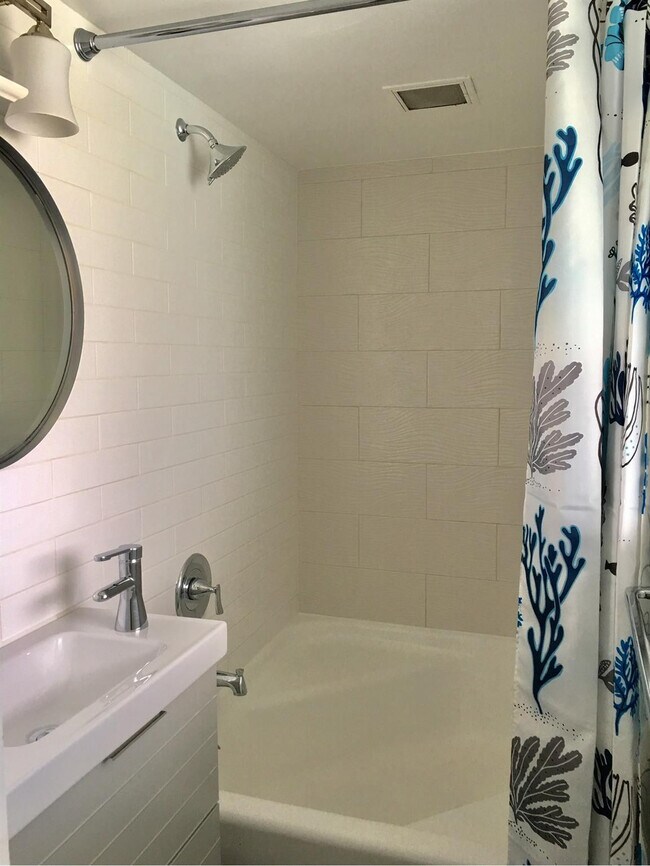 Building Photo - 3003 Terramar St