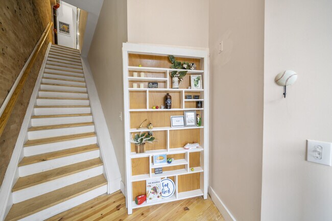 Building Photo - 122 W Elder St