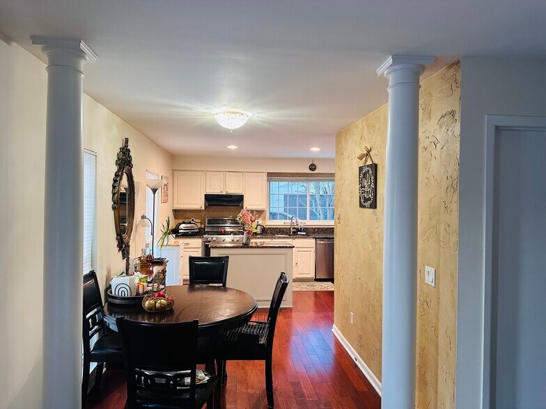 Kitchen/Dinning Area - 5226 Cedarhurst Dr