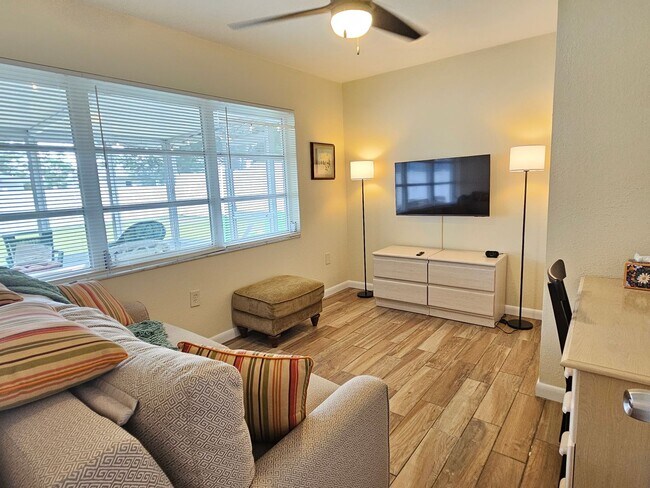Building Photo - 426 Pineview Dr