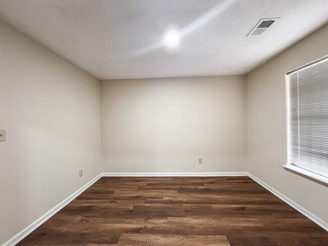 Building Photo - 11114 Springsong Dr