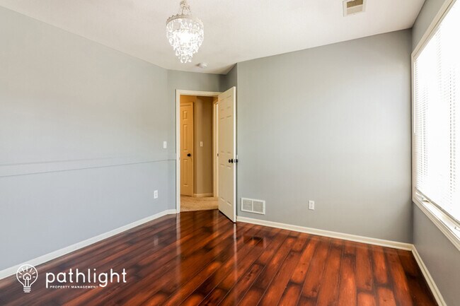 Building Photo - 5909 NE Coral Cir, Lee's Summit, MO, 64064