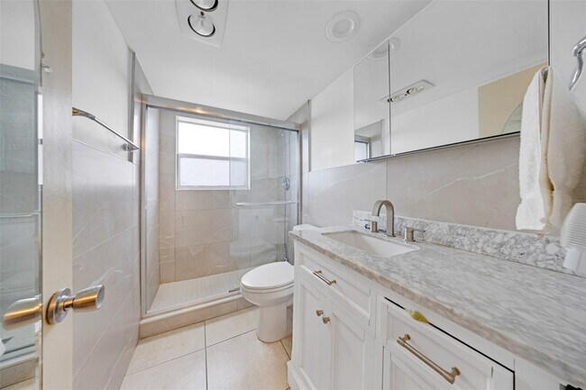 Building Photo - 2681 S Course Dr