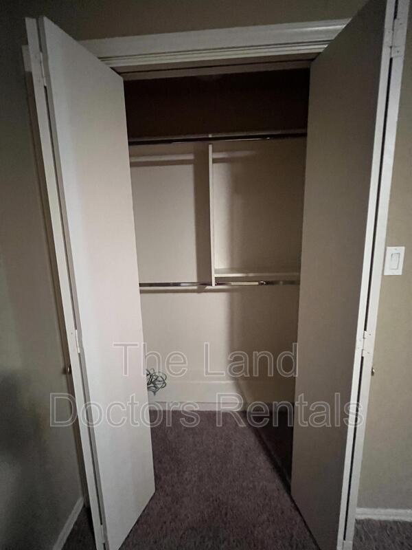 Building Photo - 412 S Country Club Road