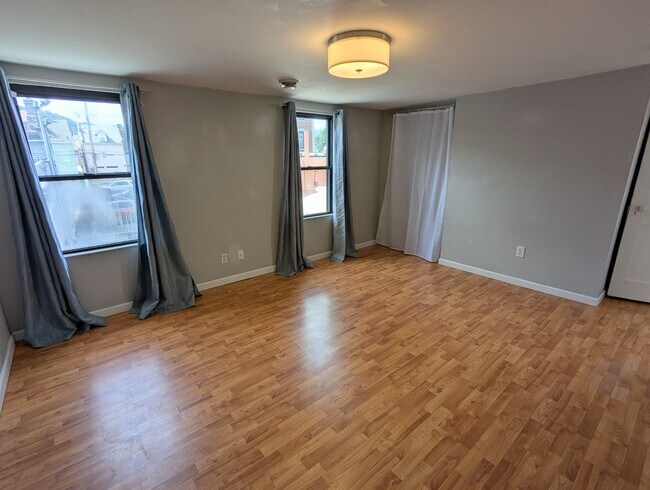 Building Photo - 2 Bedroom 1 Bathroom Single Family Home (S...