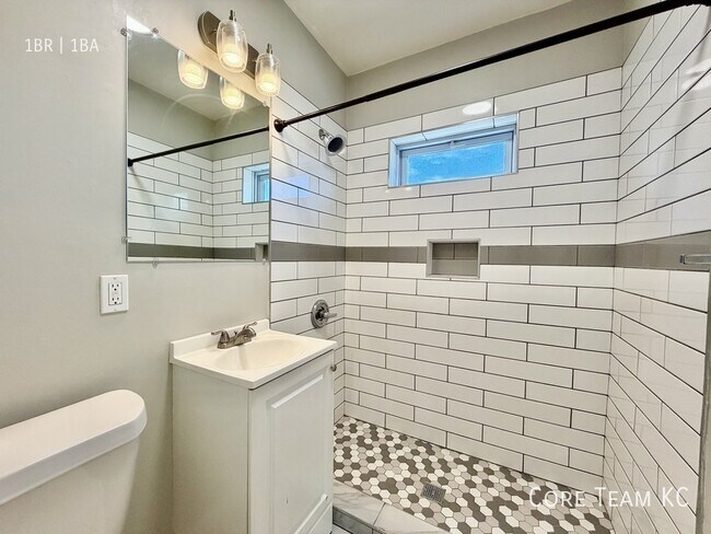 Building Photo - 217 E 46th St