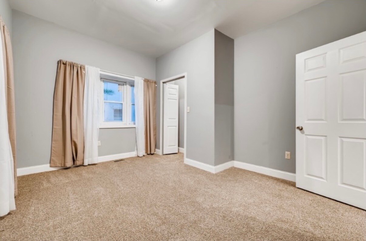 Building Photo - 2814 Montebello Ter