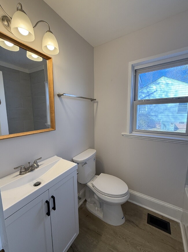 Building Photo - 520 Delaware Ave