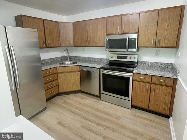 Building Photo - 2608 Beacon Hill Dr