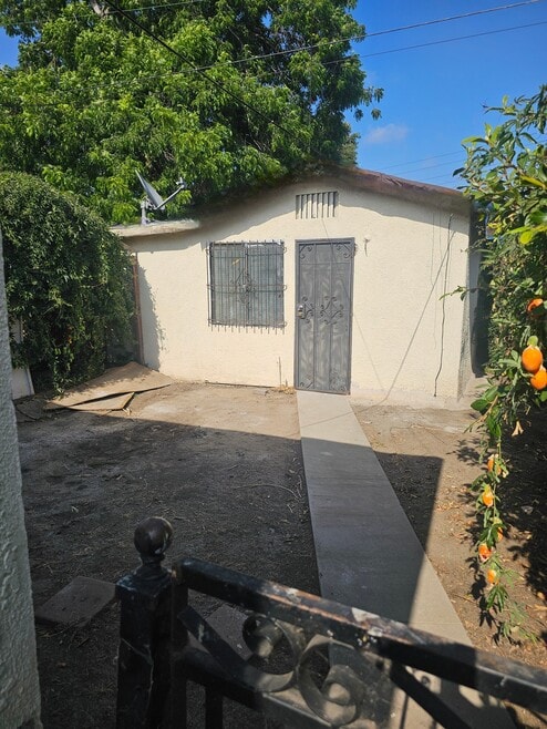Building Photo - 9726 Zamora Ave