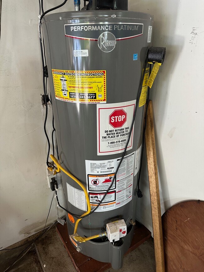 Building Photo - 1705 N Santa Anita Ave