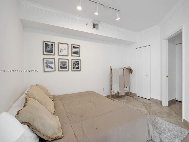 Building Photo - 4779 Collins Ave