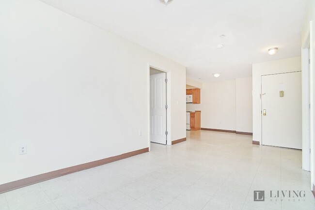 Building Photo - 2462 Belmont Ave