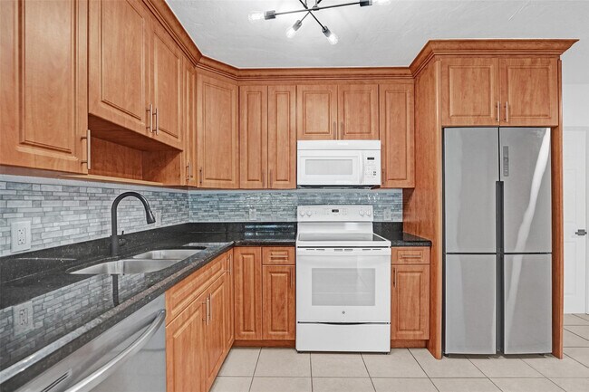 Building Photo - 6101 NE 7th Ave