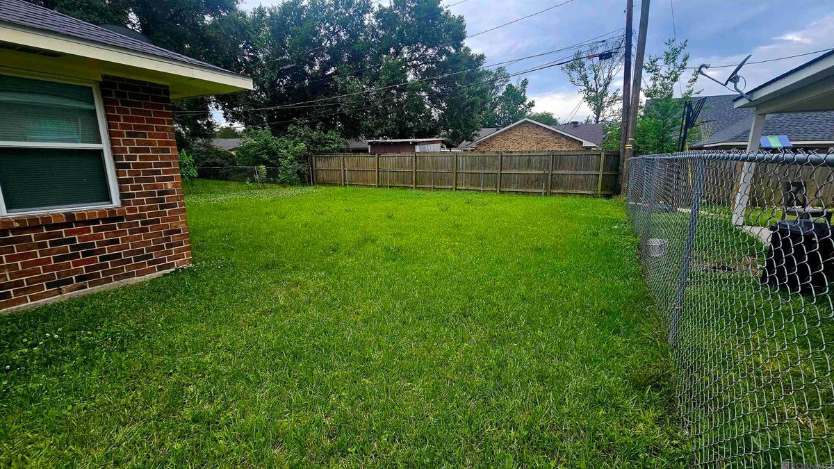 Building Photo - 8708 Montclair St