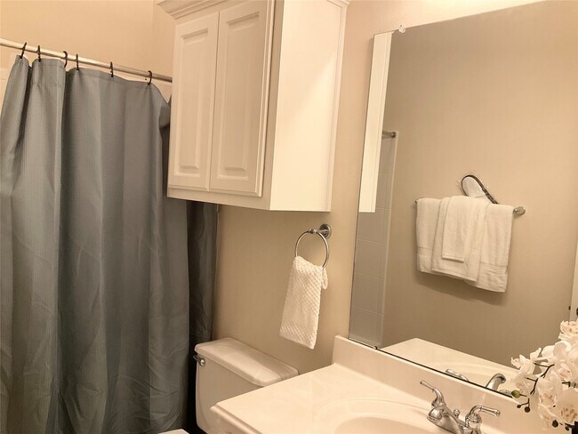 Building Photo - 6 Dragon Hill Pl