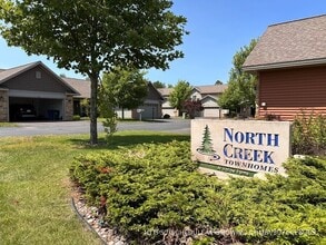 Building Photo - 1802 N Creek Cir