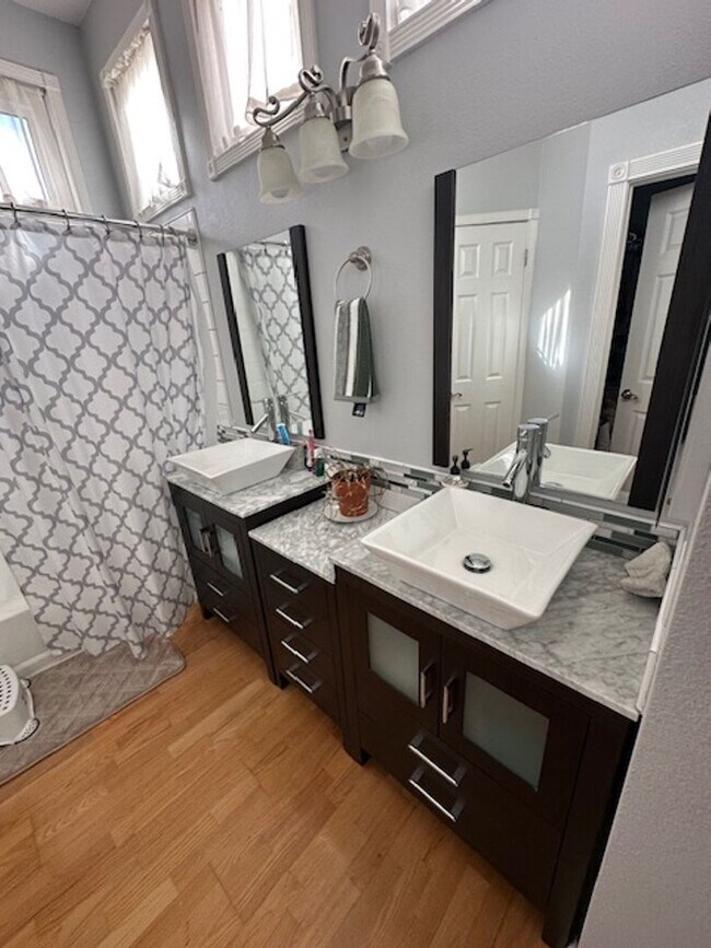 Building Photo - 9507 Lazy Creek Dr