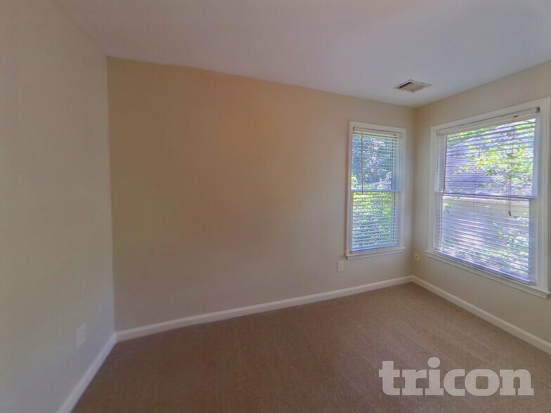 Building Photo - 1114 Fairview Club Cir