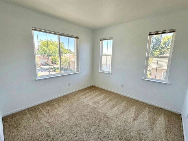 Building Photo - COMING SOON!| $3,750/ 3 BR – BEAUTIFUL ARDENWOOD HOME IN PRIME FREMONT LOCATION!