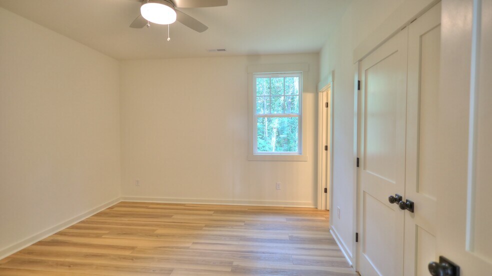 Building Photo - 345 W Stewart Ave