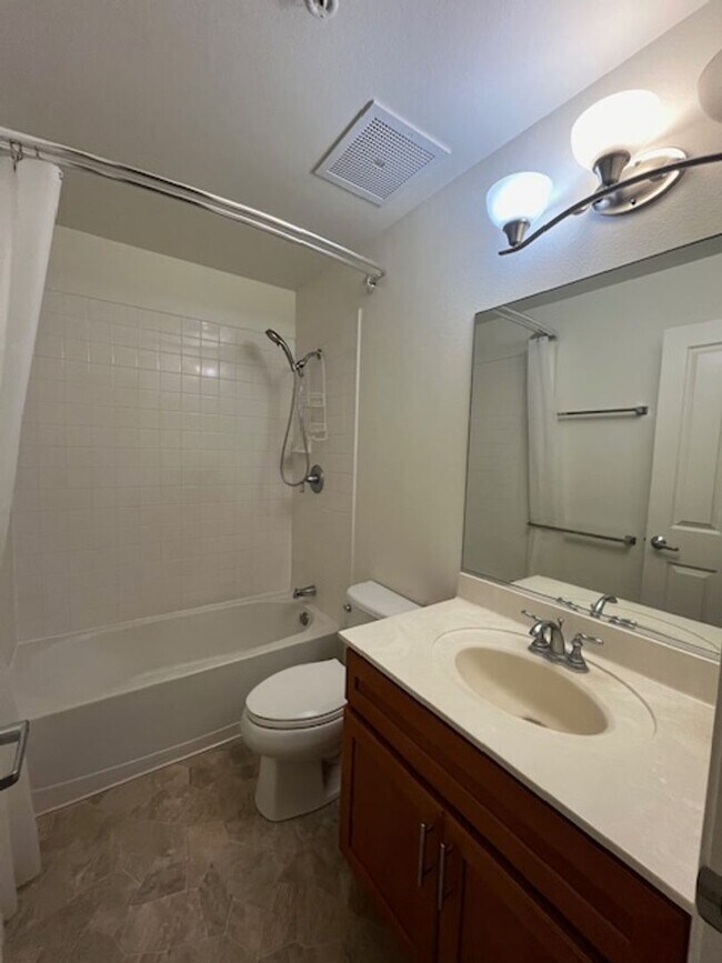 Building Photo - Nohona III at Kapolei 3 bedroom/2 bath with 1 car garage.