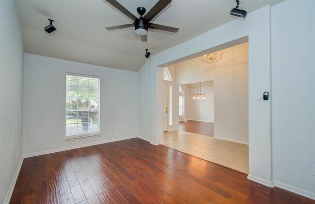 Building Photo - 15011 Redding Crest Ln