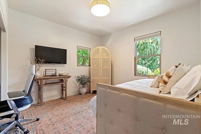 Building Photo - Stunning 4 Bedroom Home in The Shores | Luxury Meets Every Day Comfort