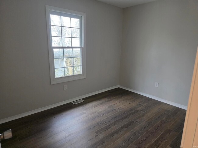 Building Photo - 1523 W 8th St