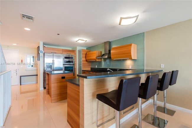 Building Photo - 2950 NE 188th St