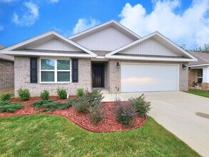 Building Photo - Newer 4 Bedroom, 2 Bath Smart Home located in the perfect location of Pensacola!