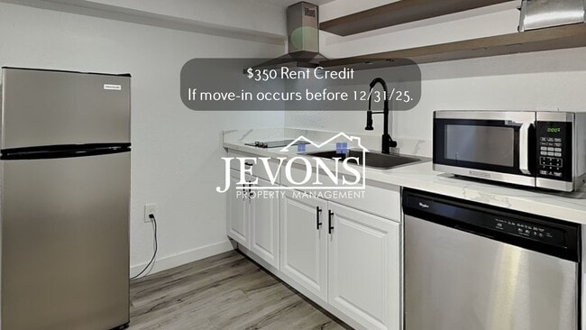 Building Photo - 630 N Skyline Dr