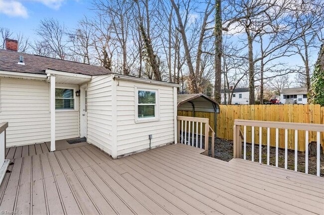 Building Photo - 1101 Hickory Ave